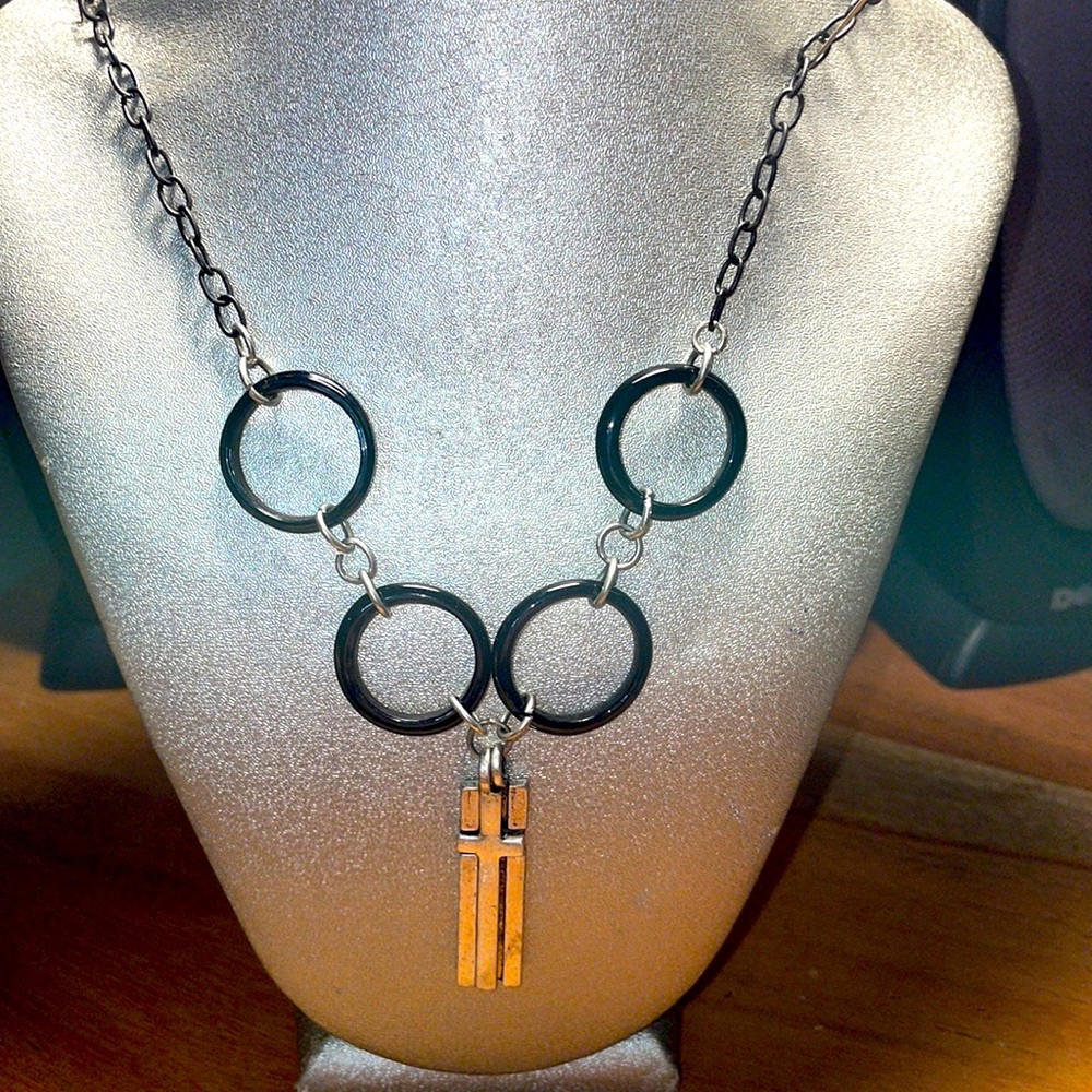 Express cross necklace